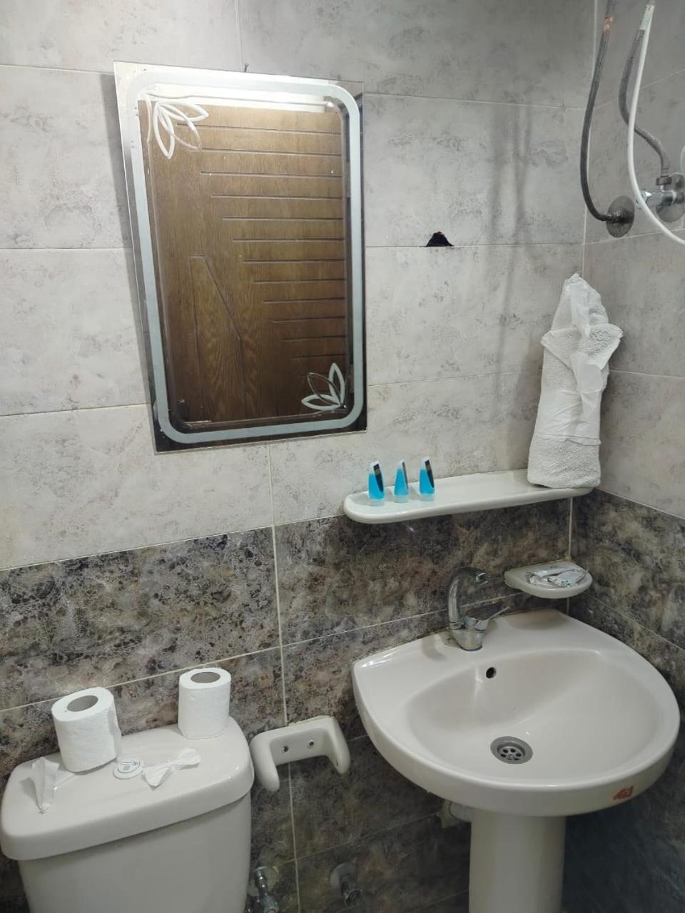 Anubis Kingdom Pyramids Hostel Kafrat al Jabal Ngoại thất bức ảnh